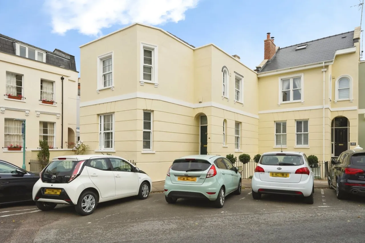 4 bed house for sale, St. Lukes Road, Cheltenham, GL53