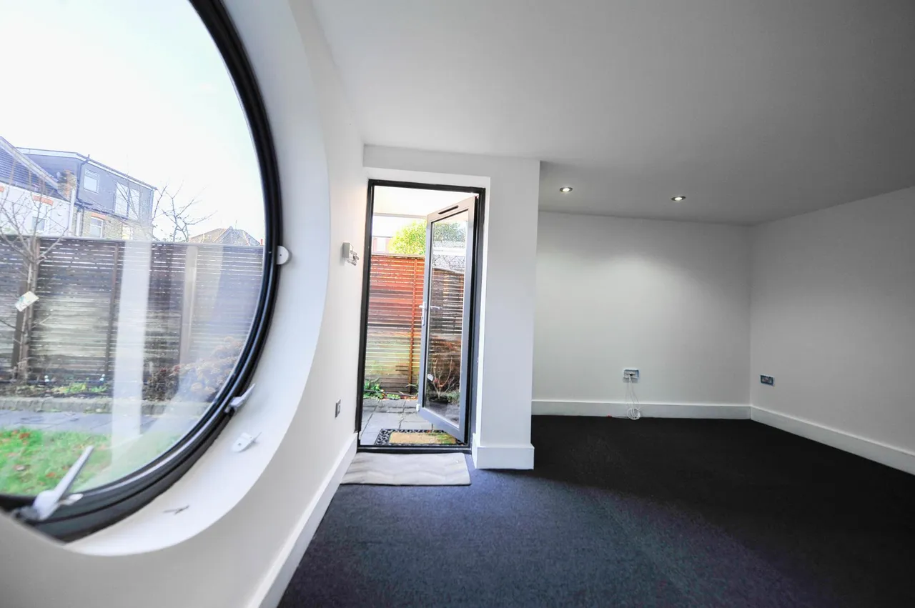 Chestnut Grove, New Malden, photo 9
