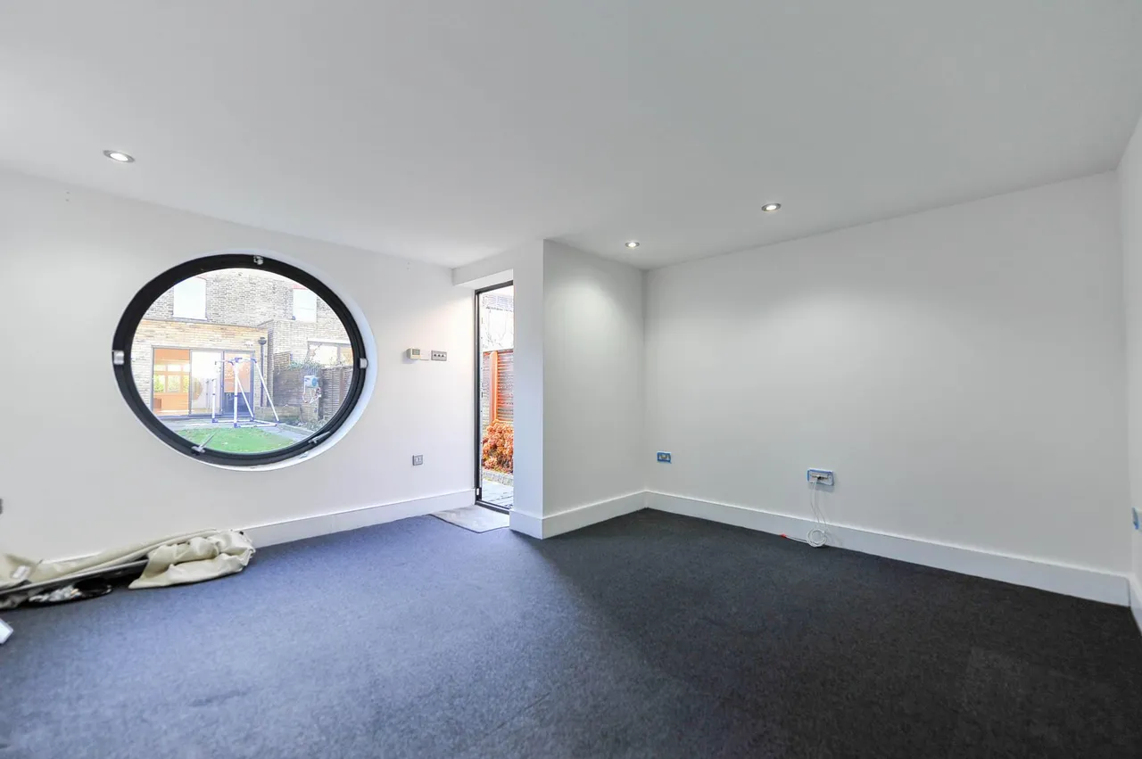 Chestnut Grove, New Malden, photo 8