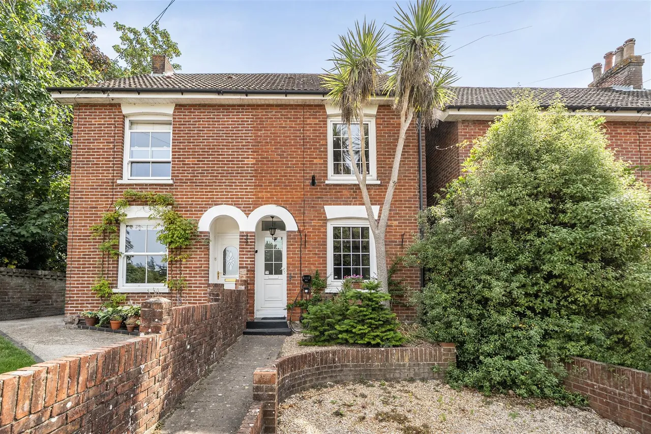 2 bed house for sale — Catisfield Lane, Catisfield, Fareham