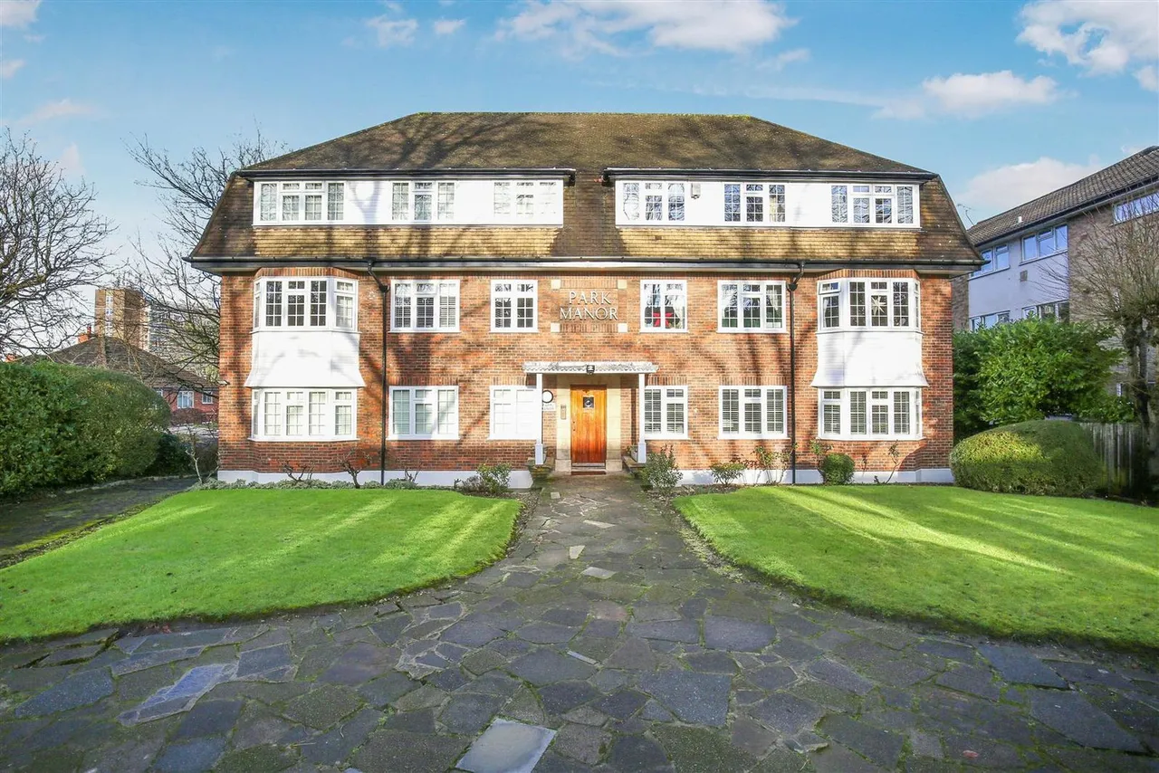 2 bed flat to rent — Christchurch Park, Sutton, SM2 5TT