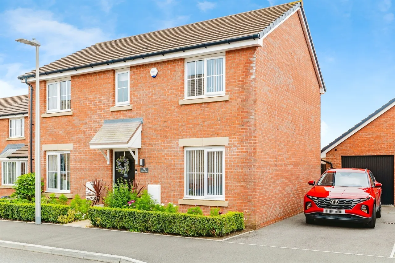 4 bed house for sale, Railway Road, Barry, CF62