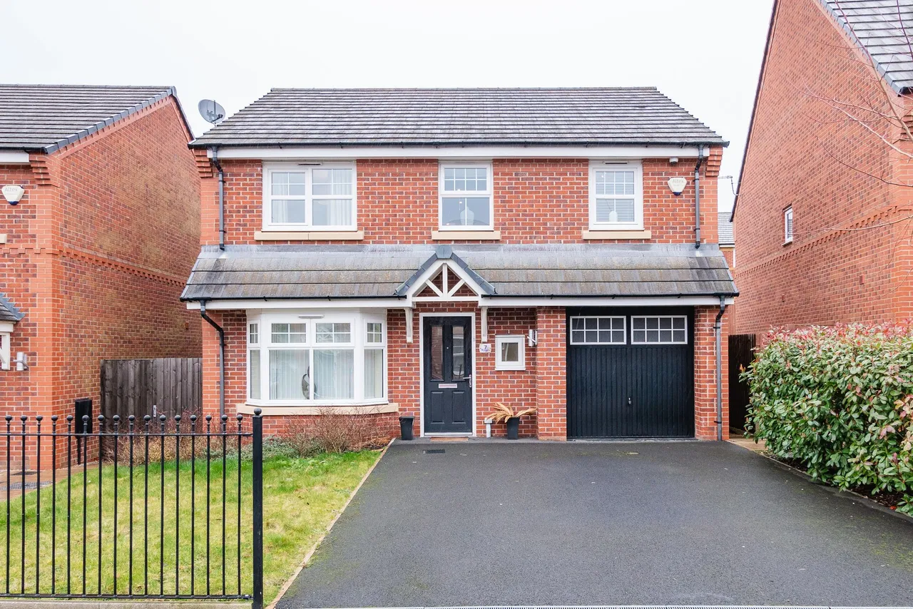4 bed house for sale — Horse Chestnut Drive, Manchester, Blackley, M9