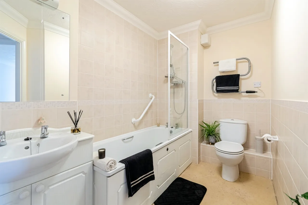 Gladstone Road, Chippenham, photo 5