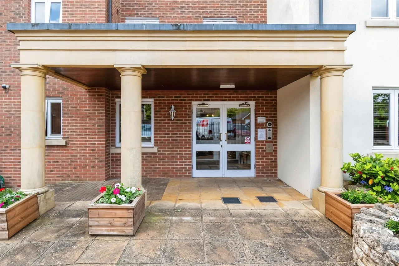 Gladstone Road, Chippenham, photo 11