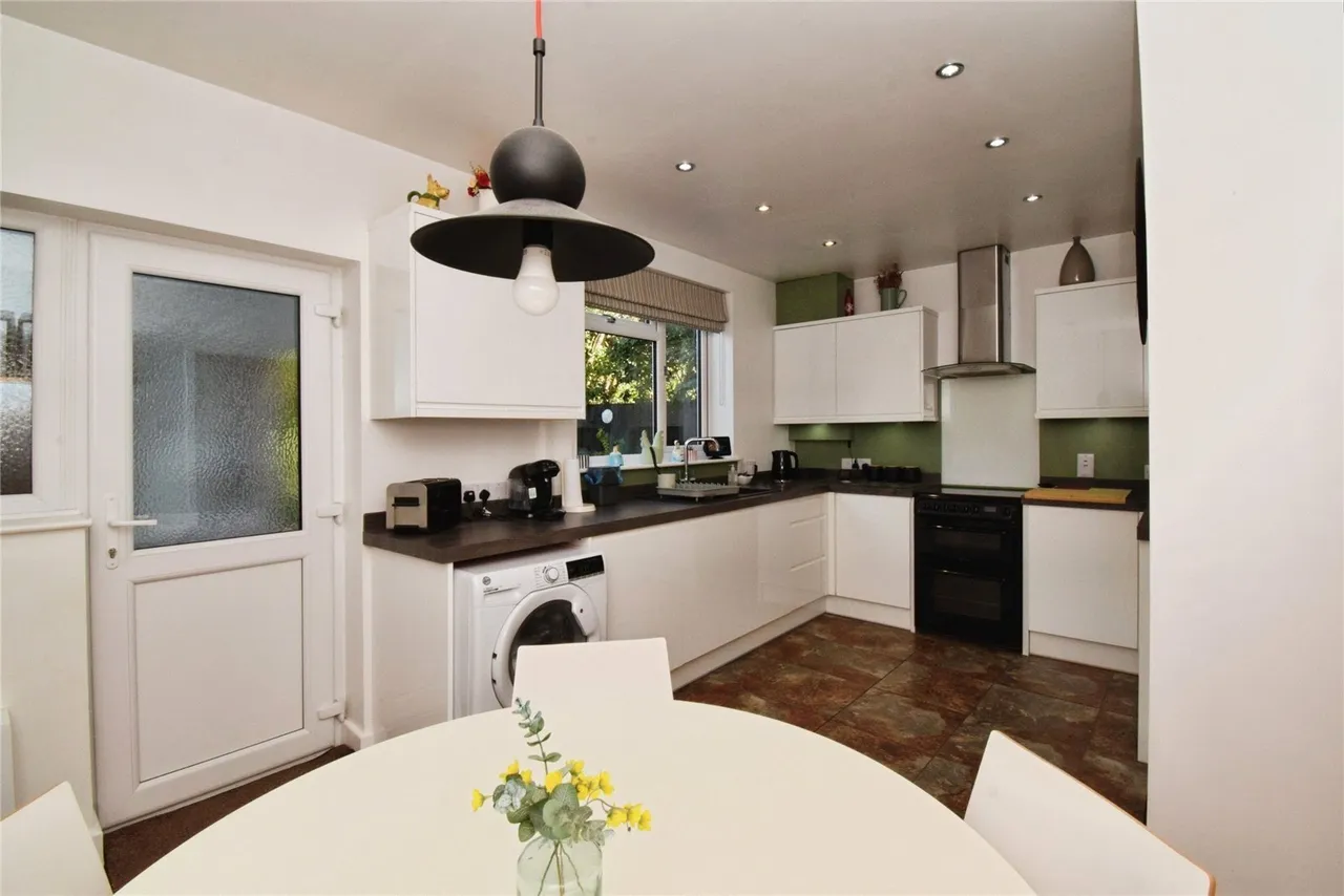 Central Avenue, Wigston, LE18, photo 3