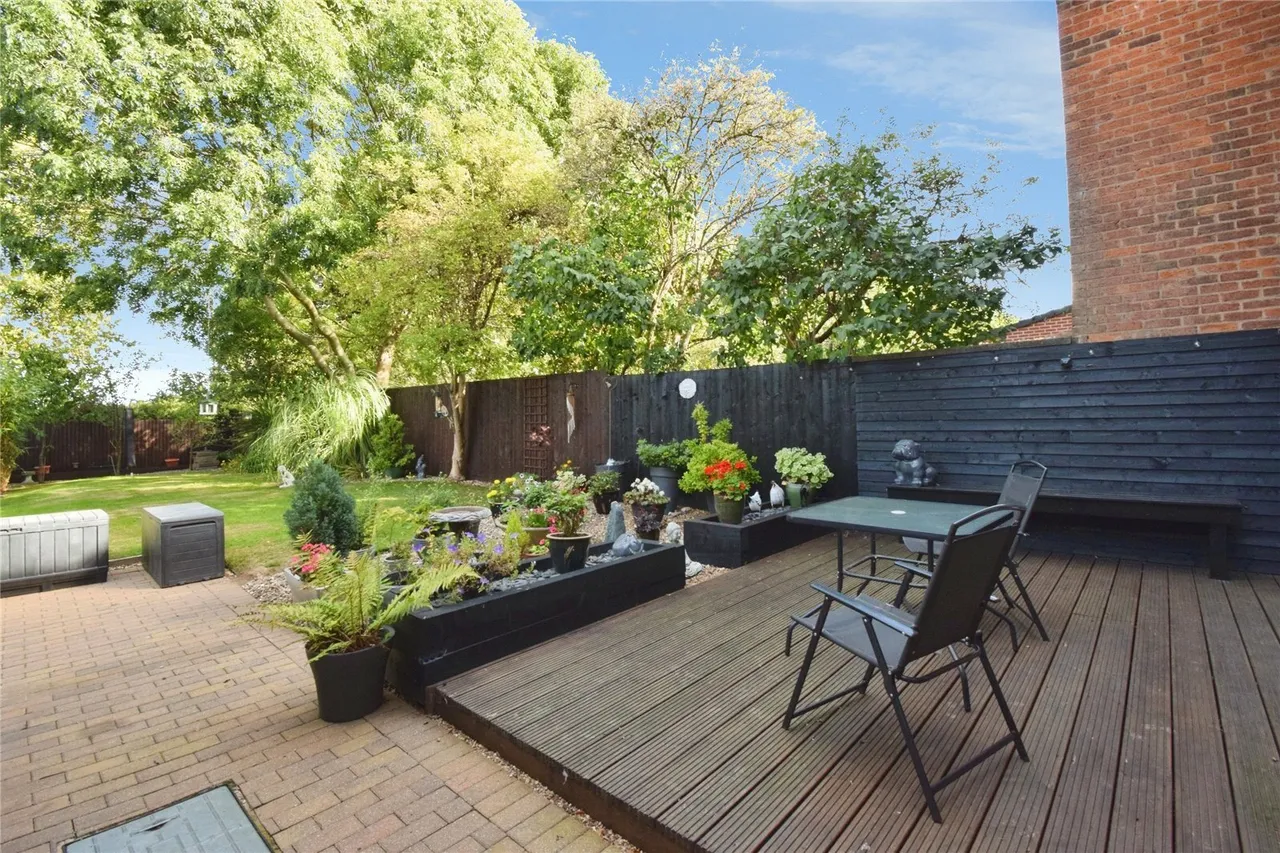 Central Avenue, Wigston, LE18, photo 11