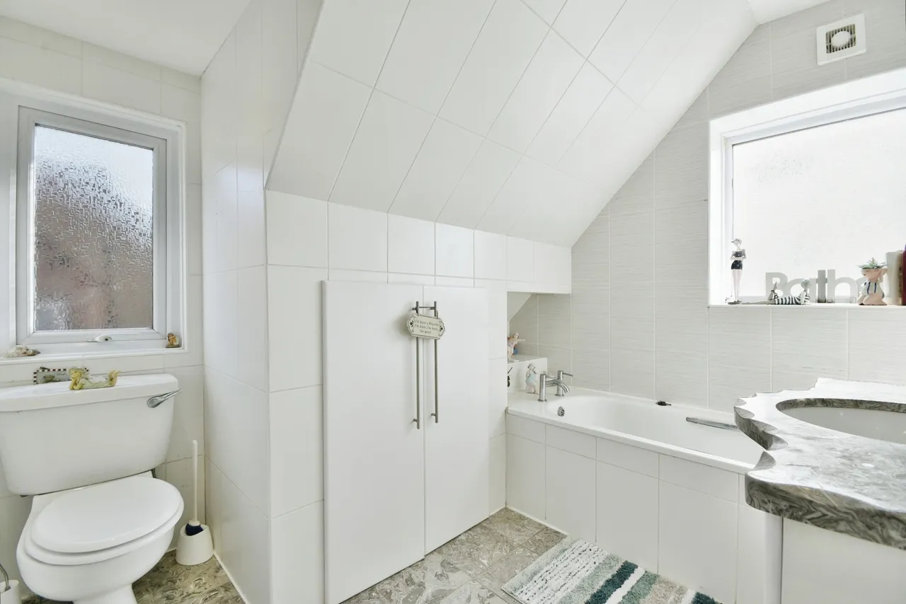 Winn Road, London, SE12, photo 12