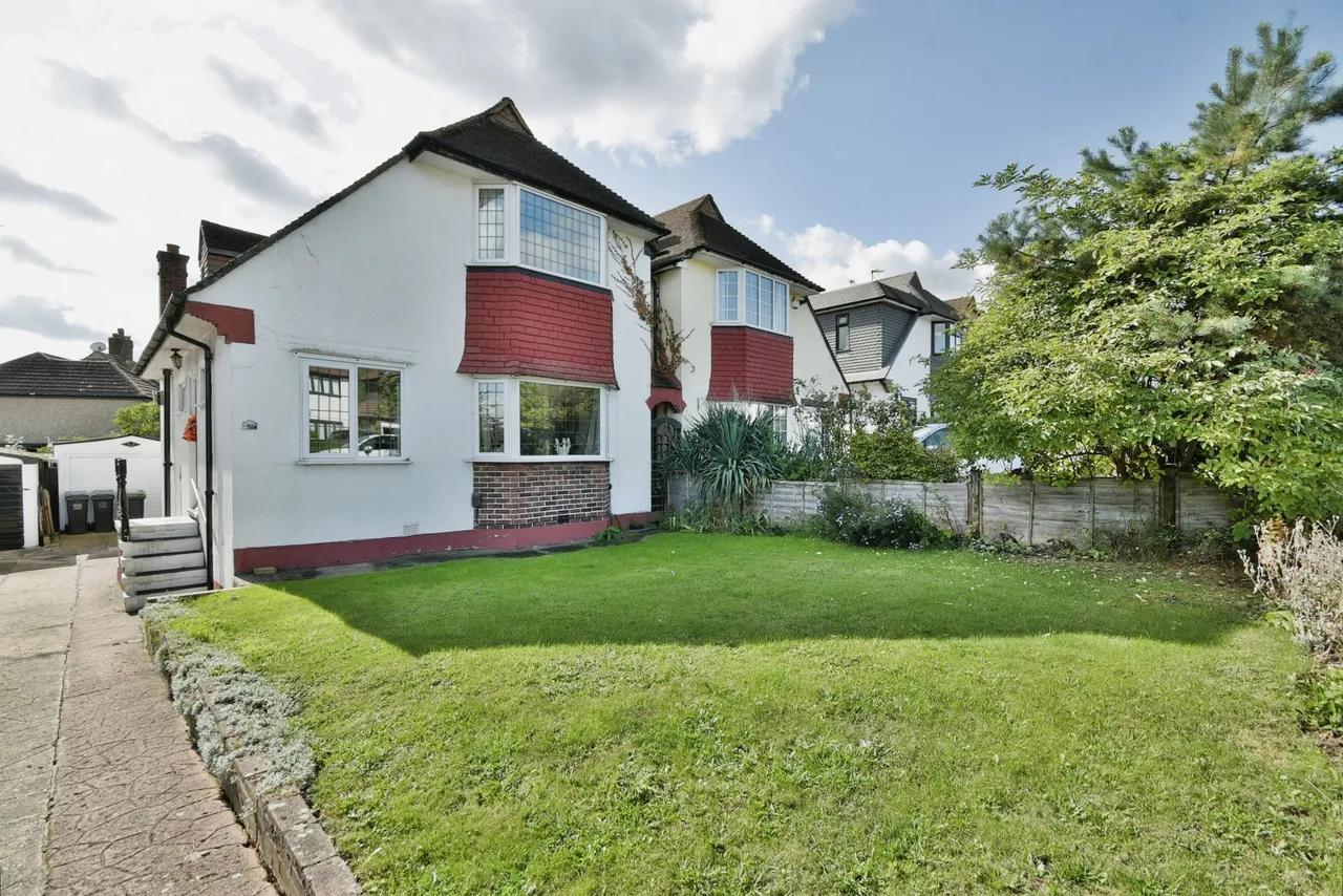 Winn Road, London, SE12, photo 2