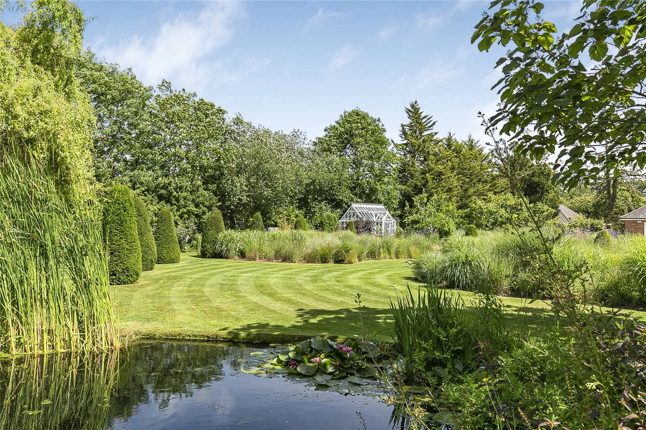 Wild Hill Road, Woodside, Hertfordshire, AL9 6DD, photo 48