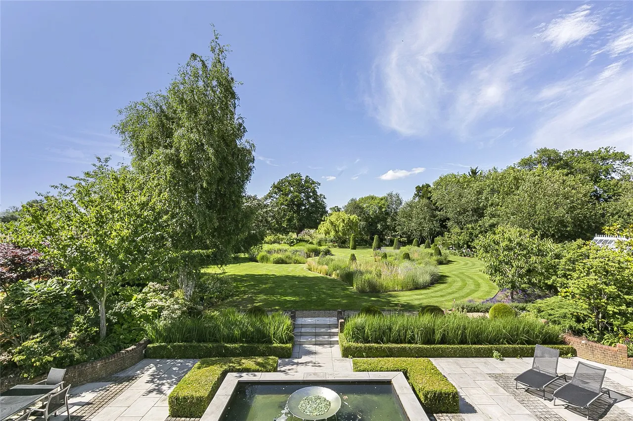 Wild Hill Road, Woodside, Hertfordshire, AL9 6DD, photo 4