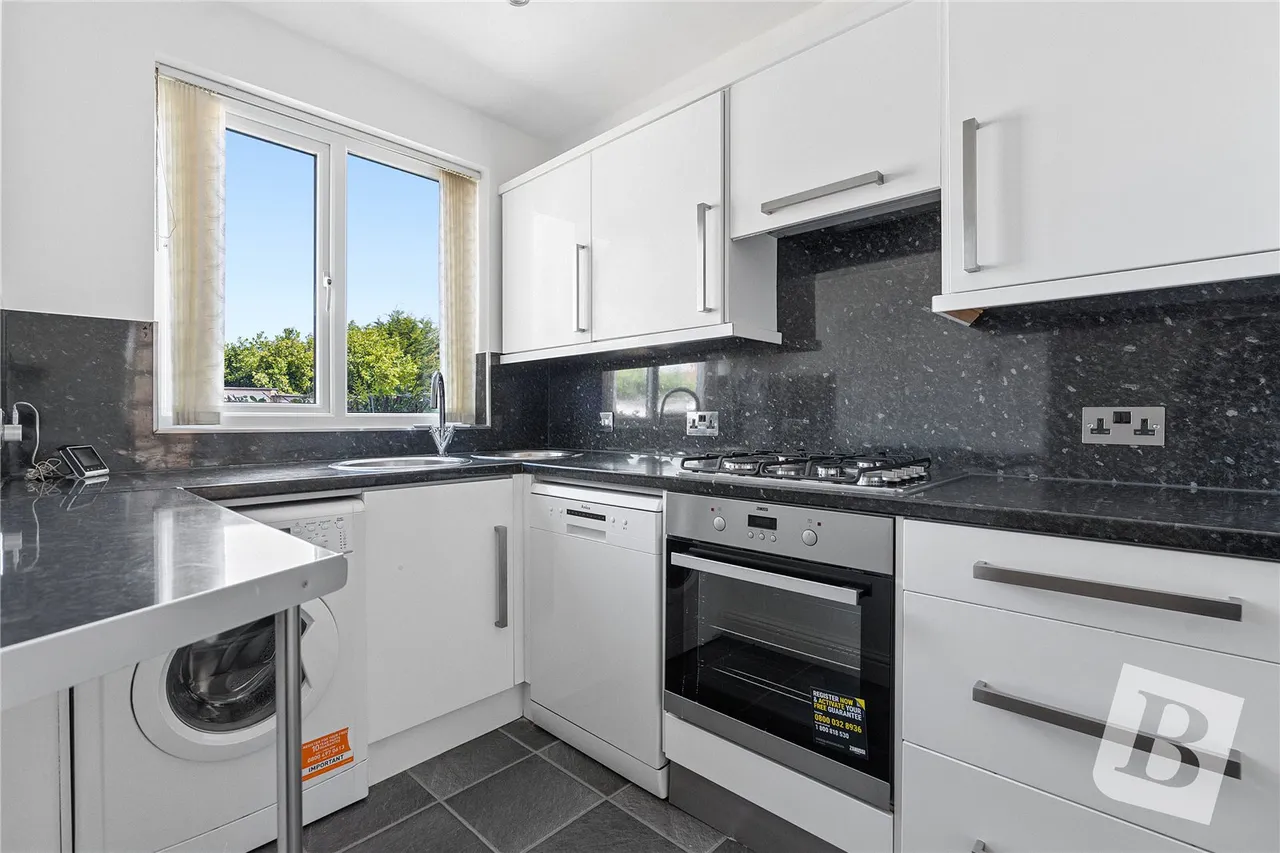 Latimer Drive, Basildon, SS15, photo 3