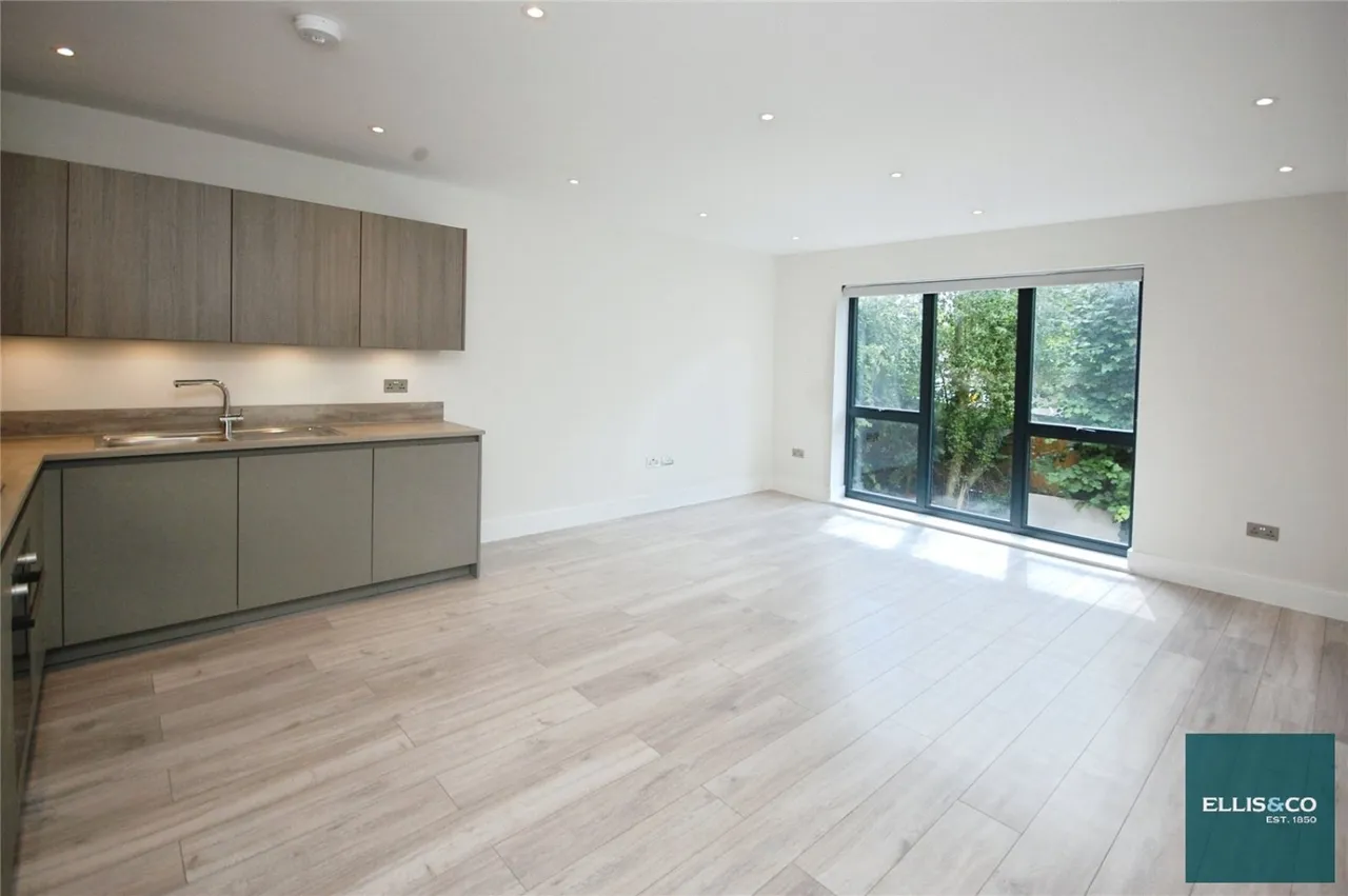 2 bed flat to rent, Woodside Park Road, Woodside Park, N12