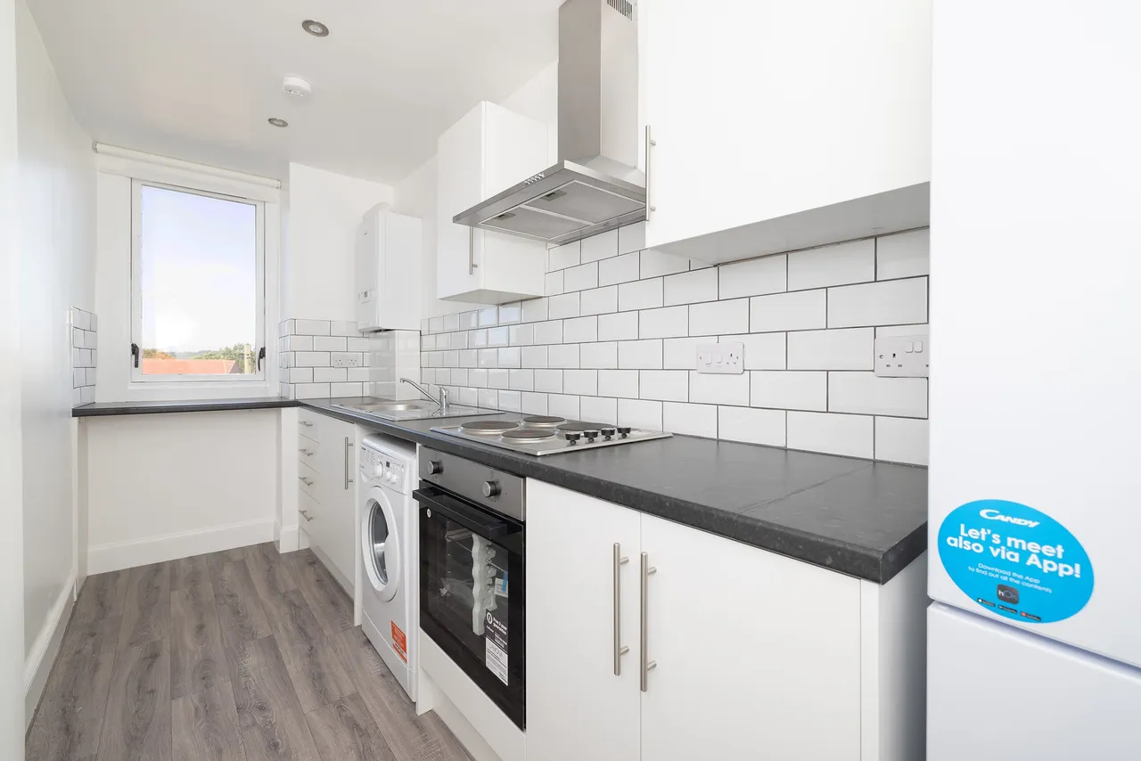 2 bed flat to rent — Clepington Road, Dundee, DD3 7TA