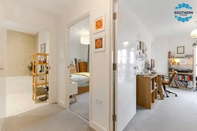Greenwich High Road, SE10, photo 6