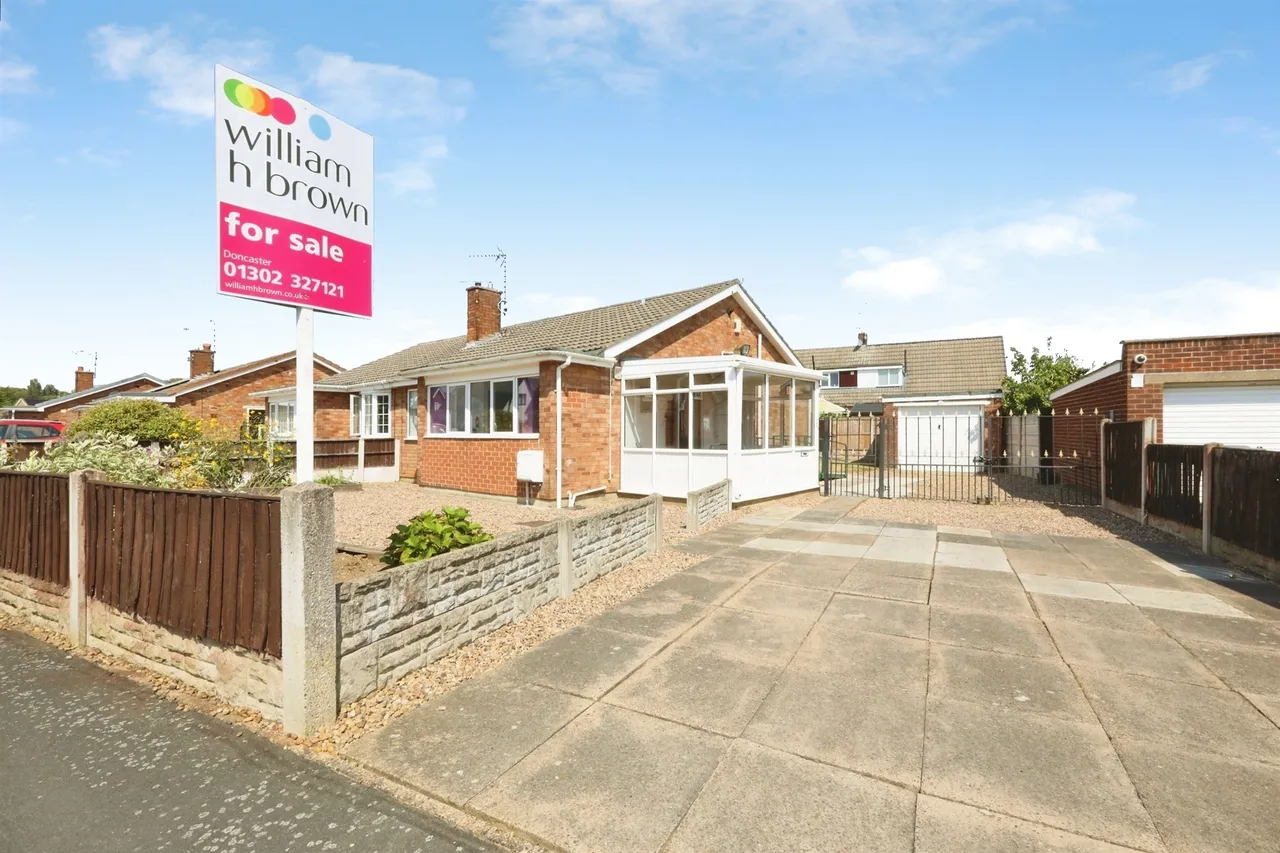 2 bed house for sale — Elmwood Crescent, Armthorpe, Doncaster