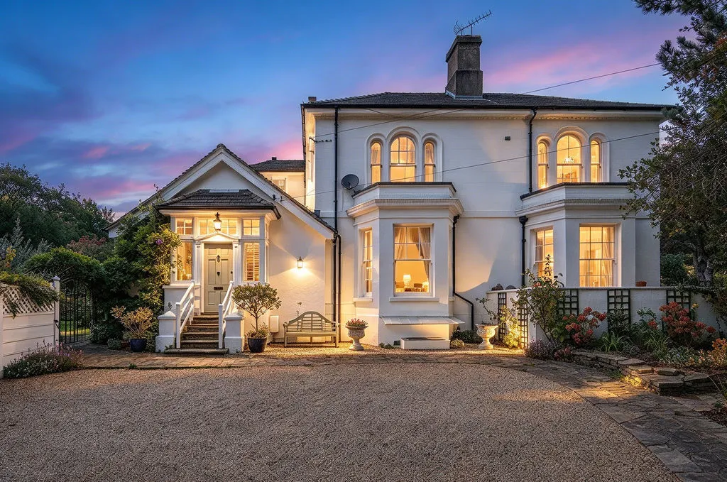 3 bed flat for sale, Woburn Hill, Addlestone, KT15