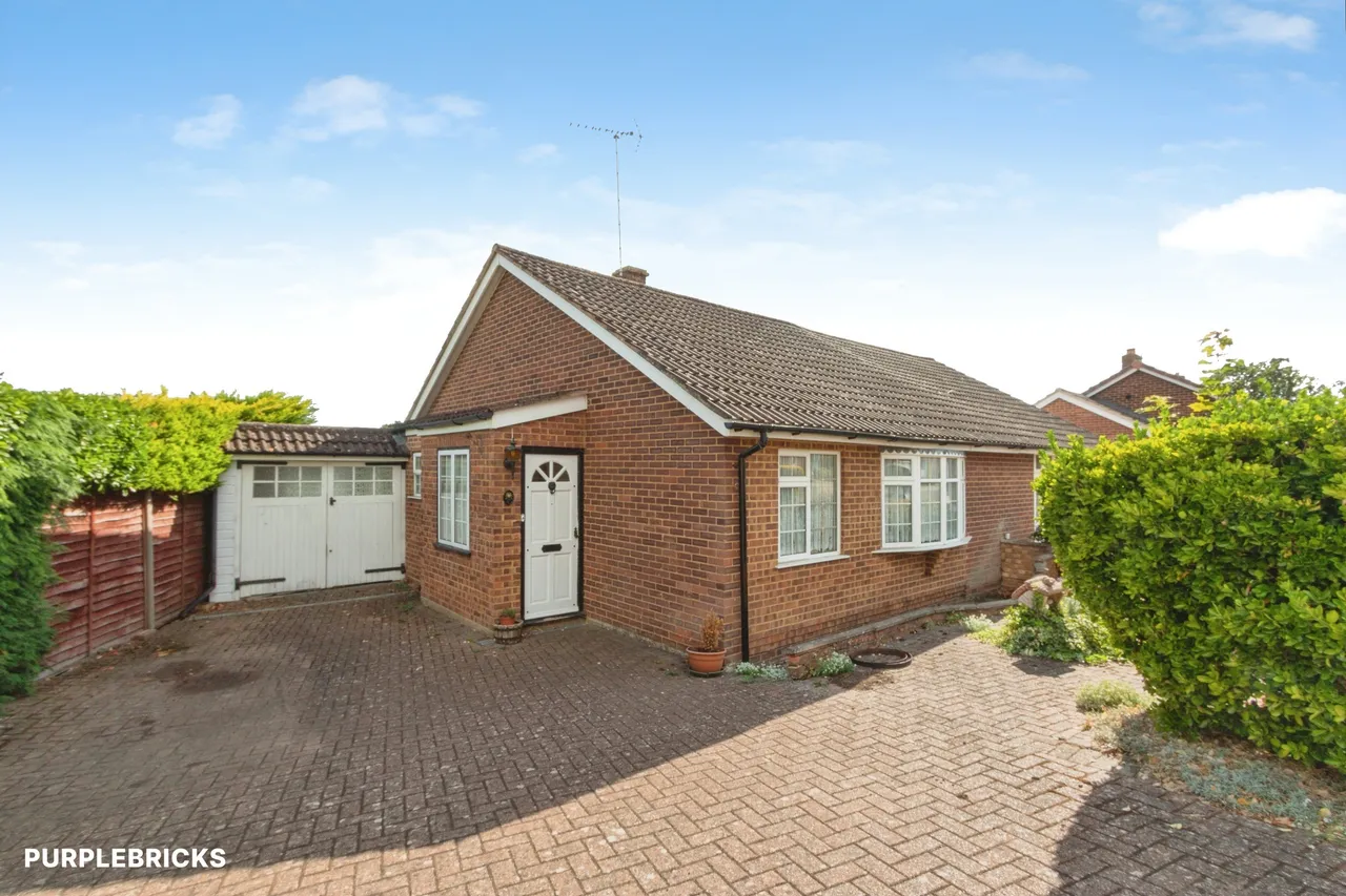 2 bed house for sale, Robins Bow, Camberley, GU15