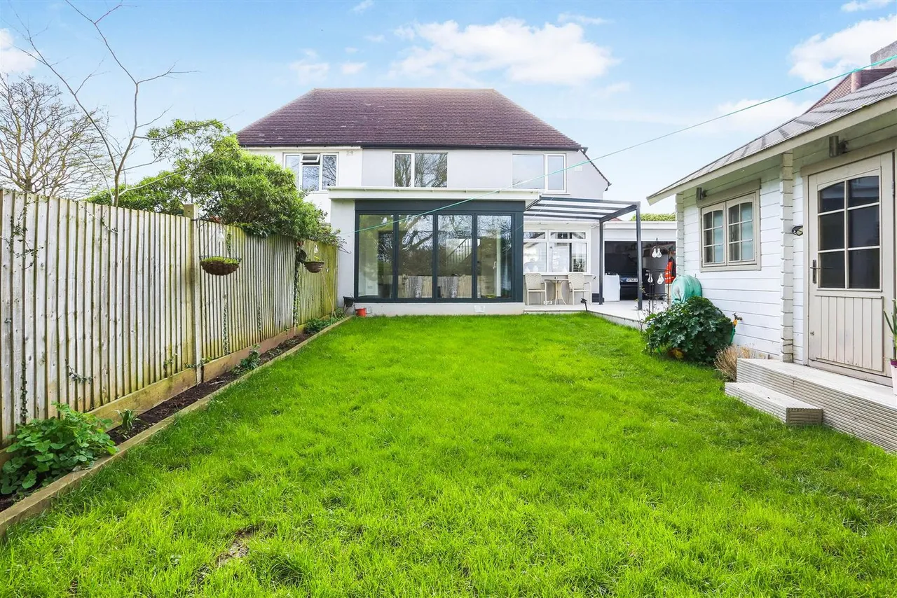 Gander Green Lane, Cheam, SM3, photo 25