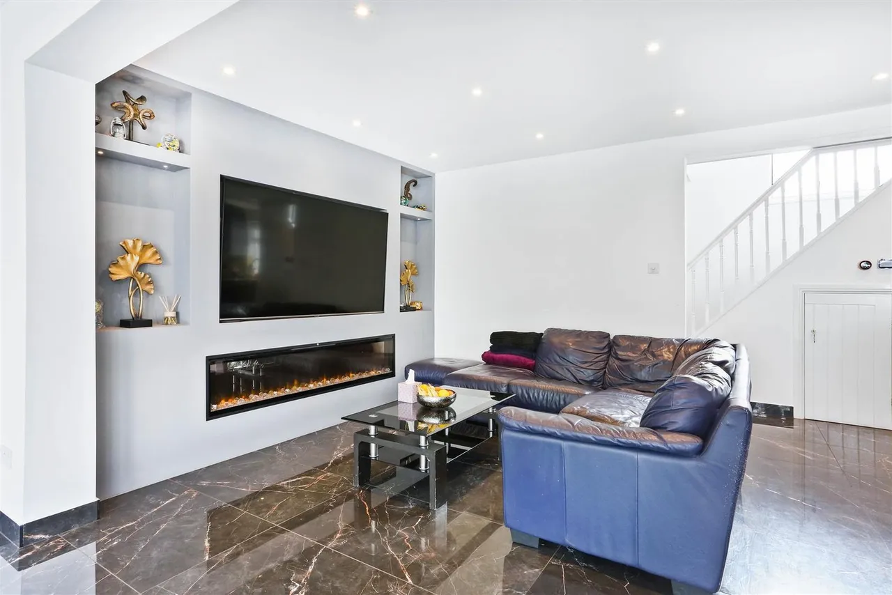 Gander Green Lane, Cheam, SM3, photo 8