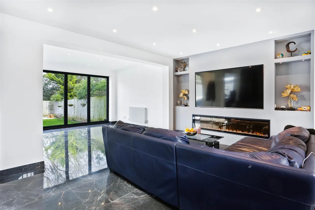 Gander Green Lane, Cheam, SM3, photo 11