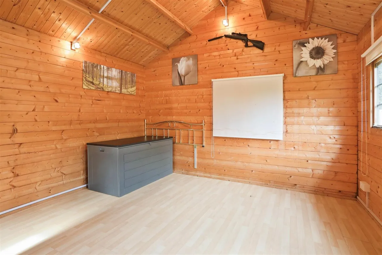 Gander Green Lane, Cheam, SM3, photo 29