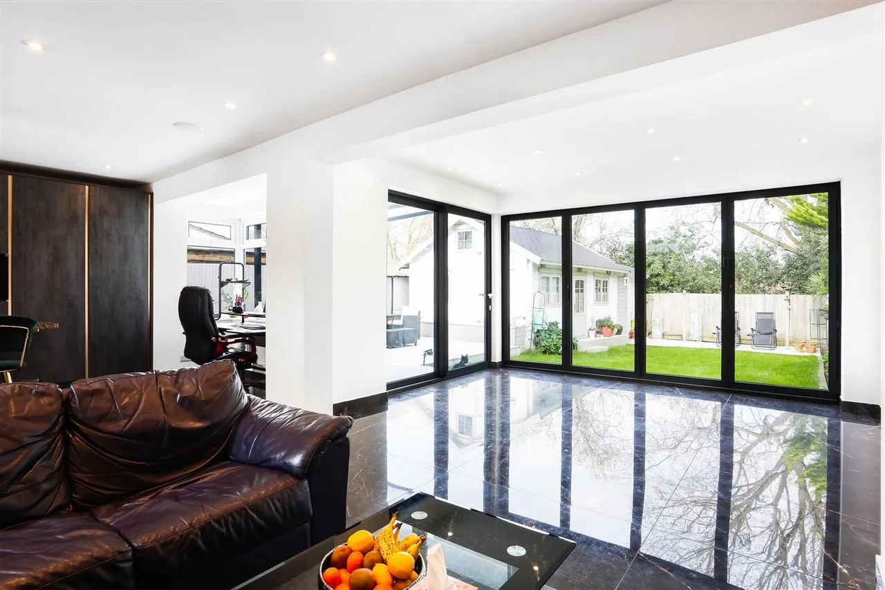 Gander Green Lane, Cheam, SM3, photo 12