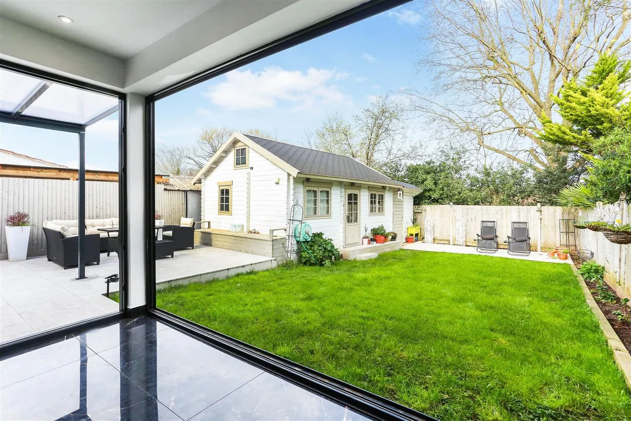 Gander Green Lane, Cheam, SM3, photo 14