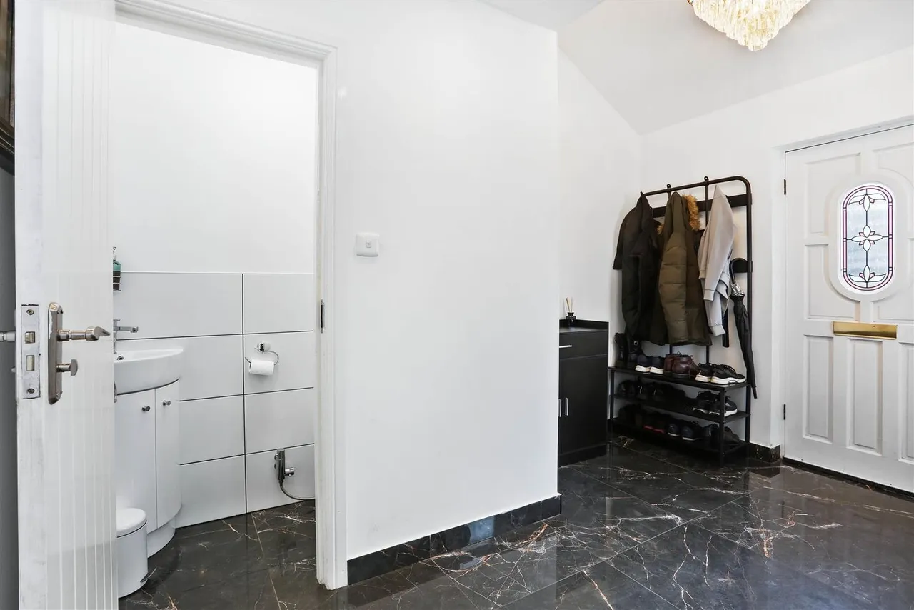 Gander Green Lane, Cheam, SM3, photo 17