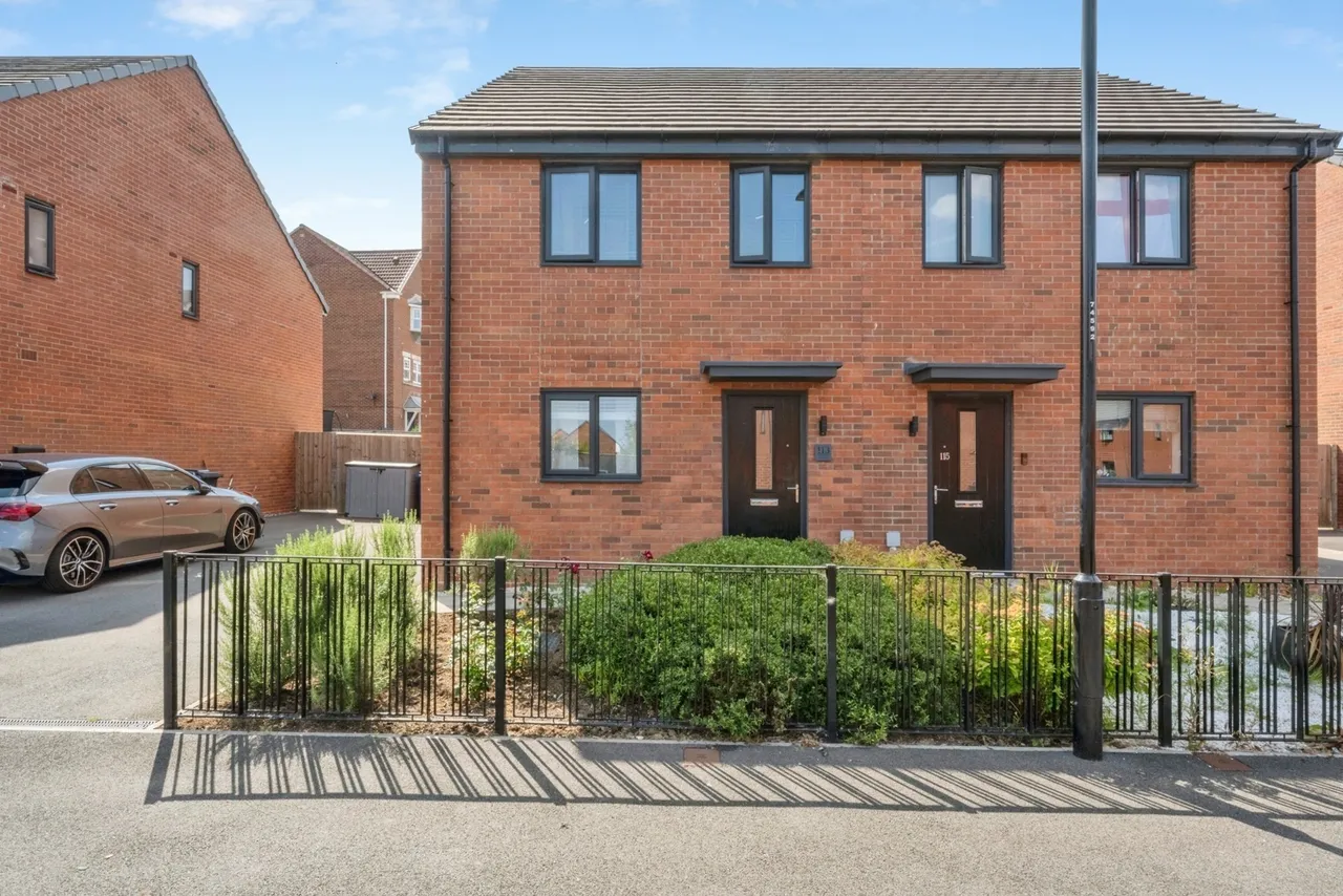 3 bed house for sale — Blossom Crescent, Balby, Doncaster, South Yorkshire, DN4