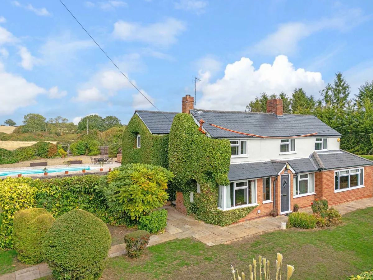 4 bed house for sale, Droitwich Road, Hanbury Bromsgrove, B60