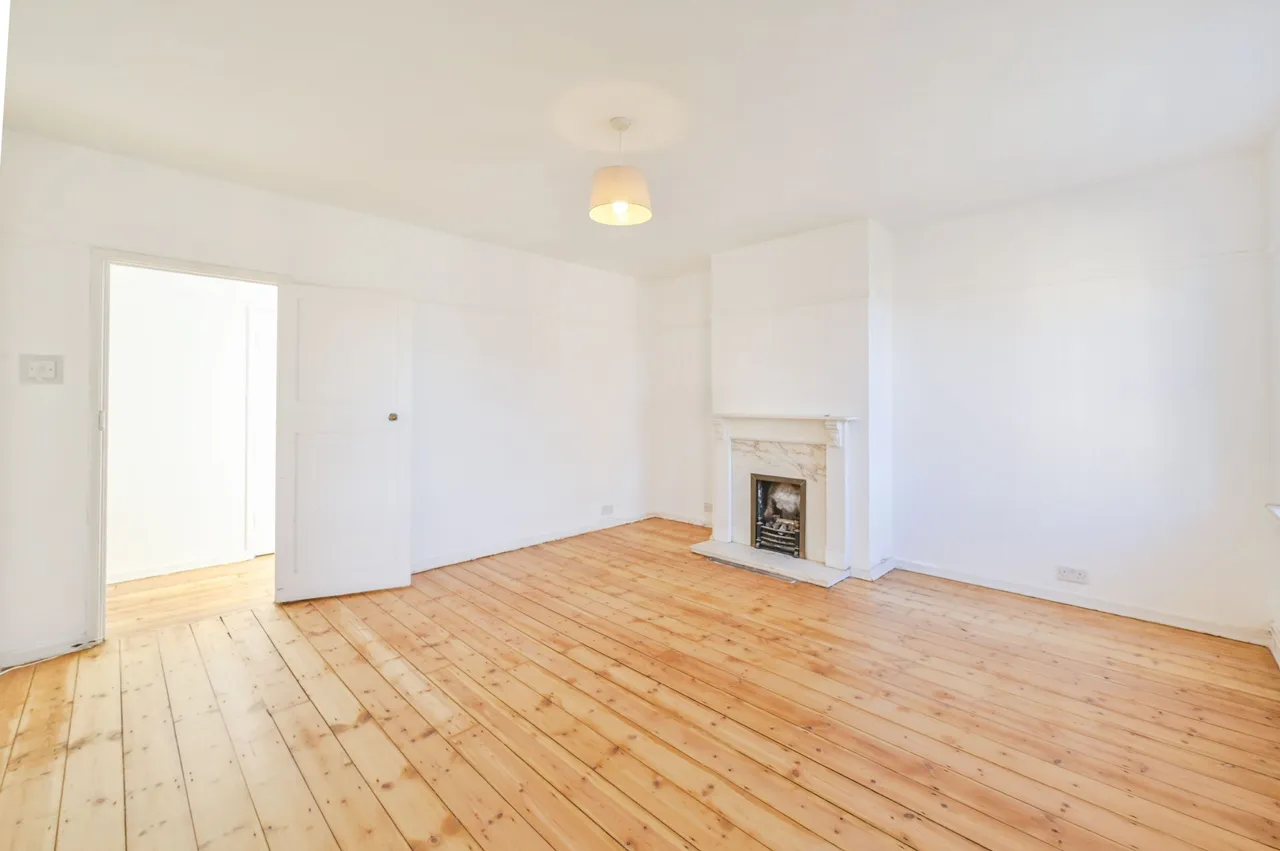 Flat E, 1 Ebury Bridge Road, London, photo 2