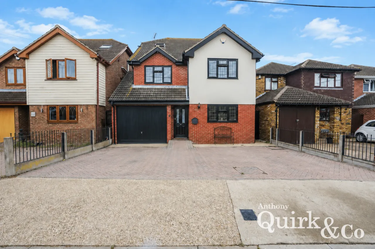 5 bed property for sale, Komberg Crescent, Canvey Island, SS8