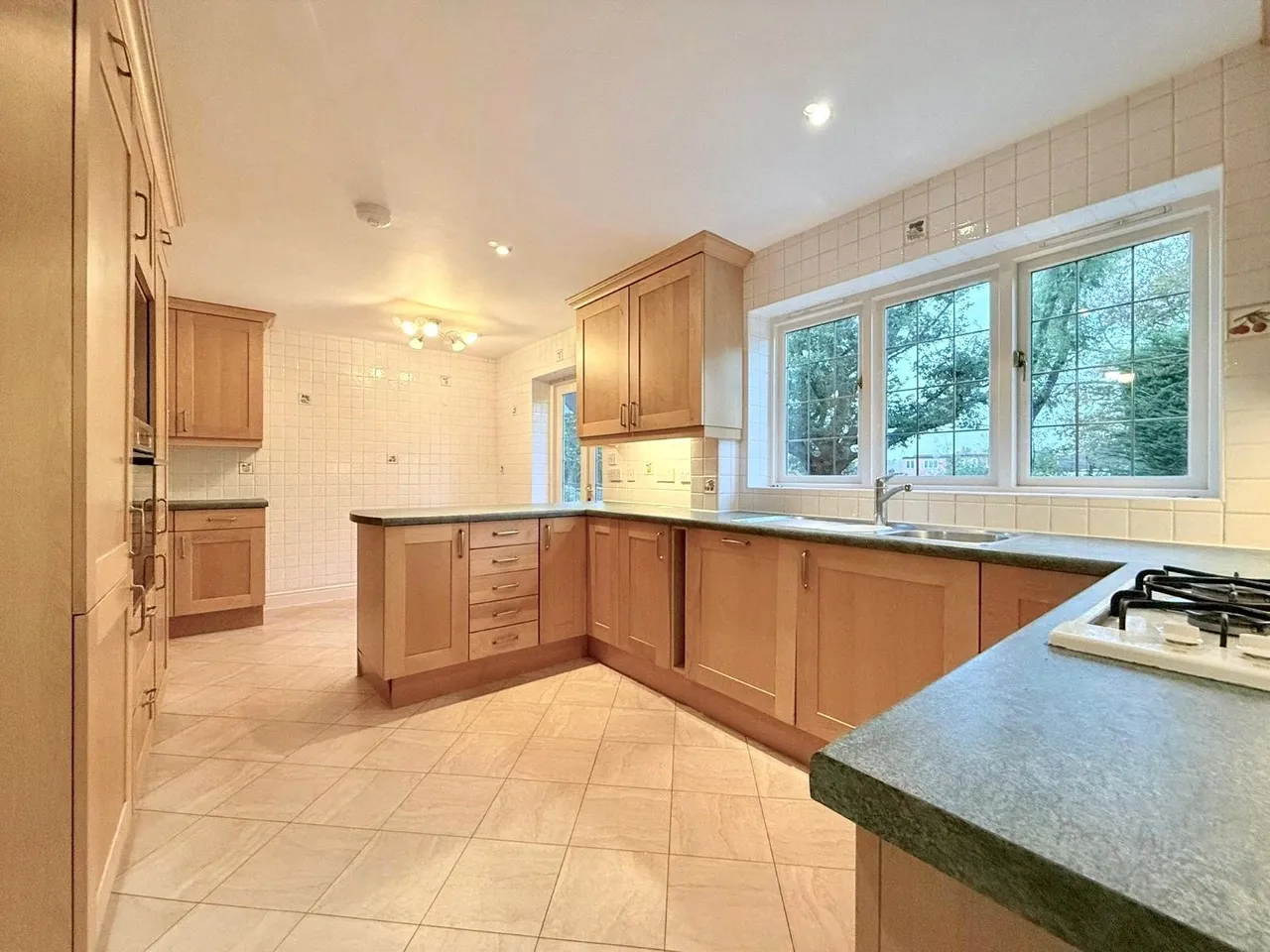 Parkfield View, Potters Bar, Hertfordshire, EN6 1US, photo 4
