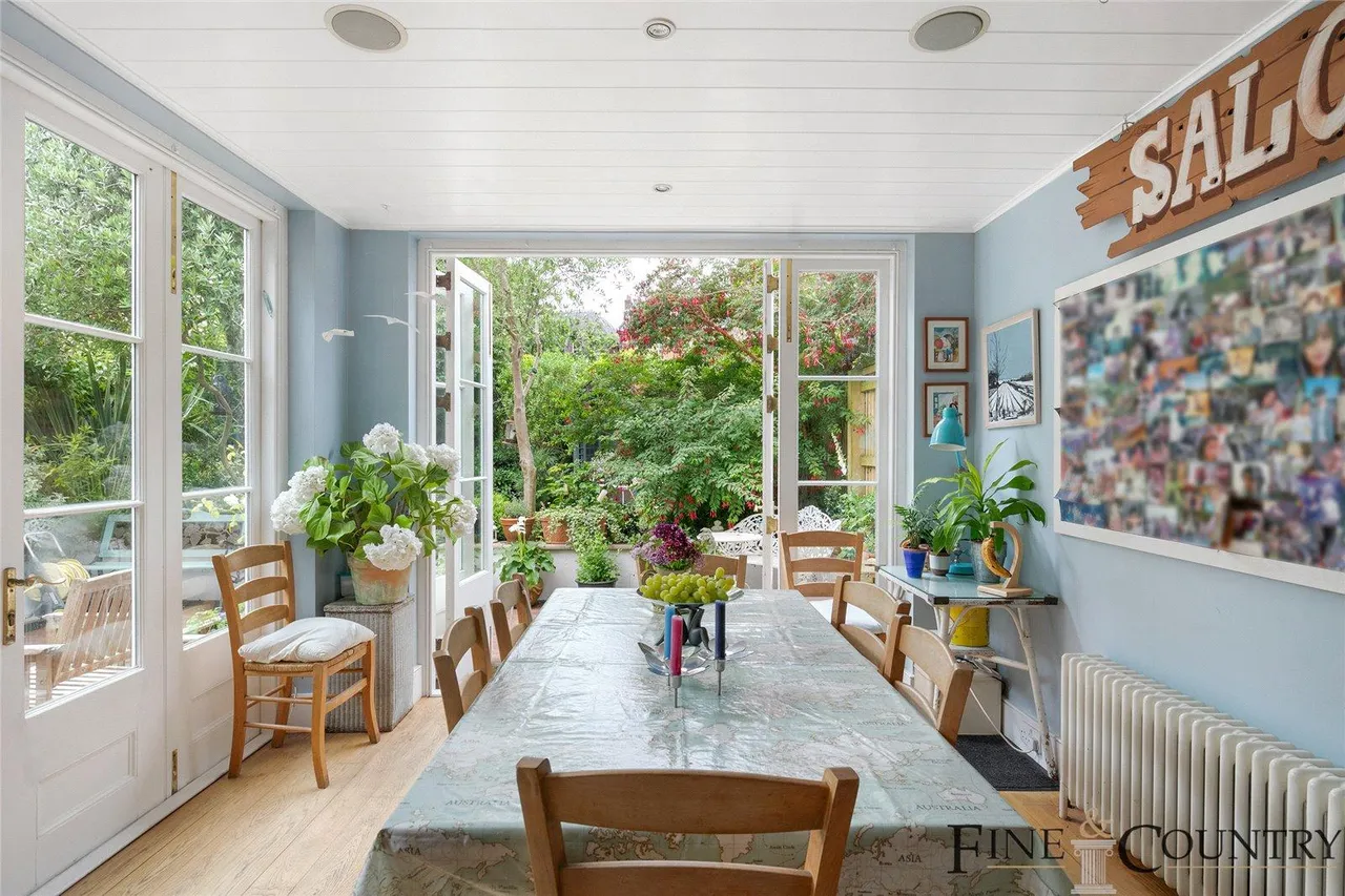 Lyncroft Gardens, London, photo 13