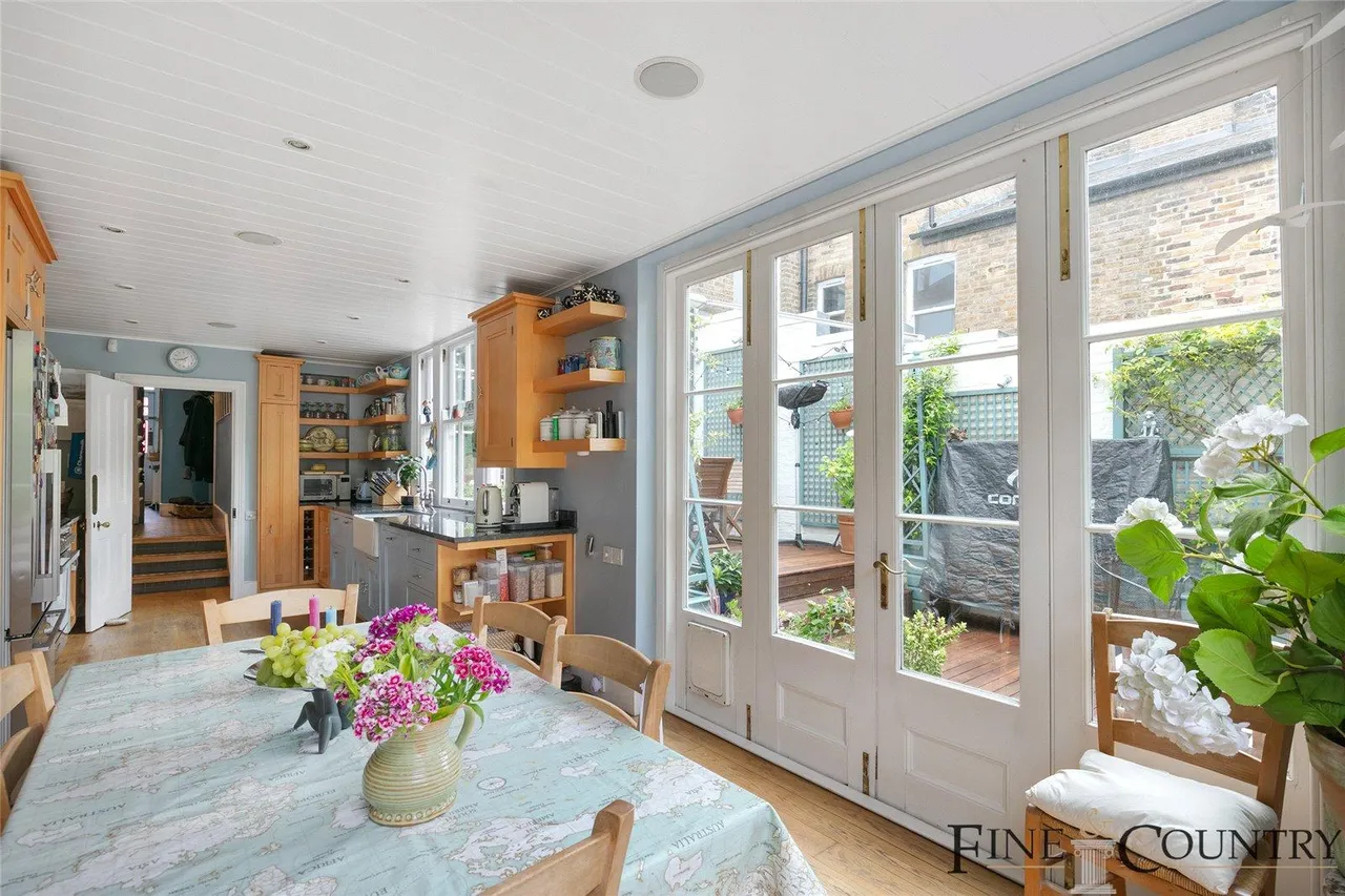 Lyncroft Gardens, London, photo 15