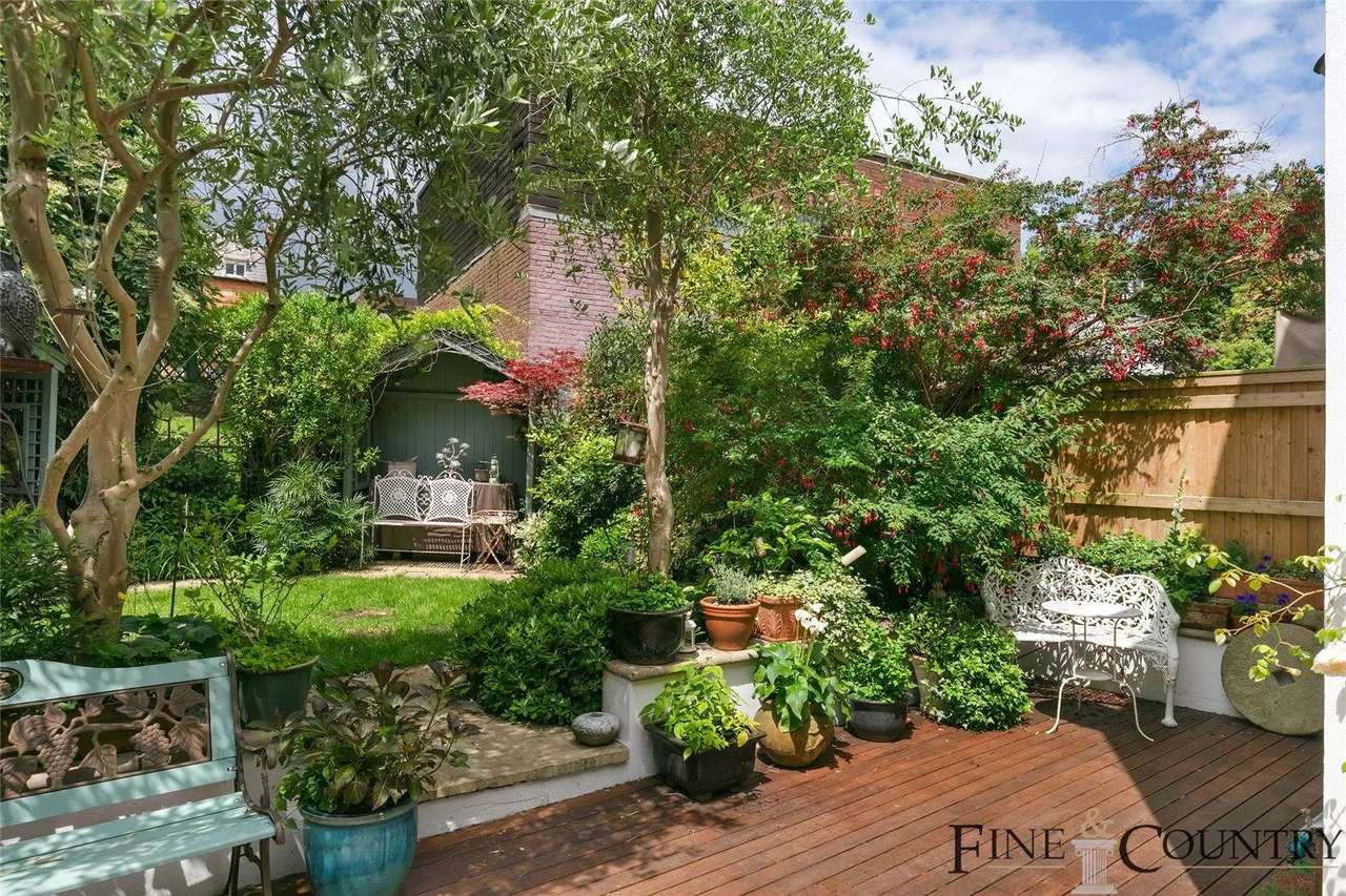 Lyncroft Gardens, London, photo 27