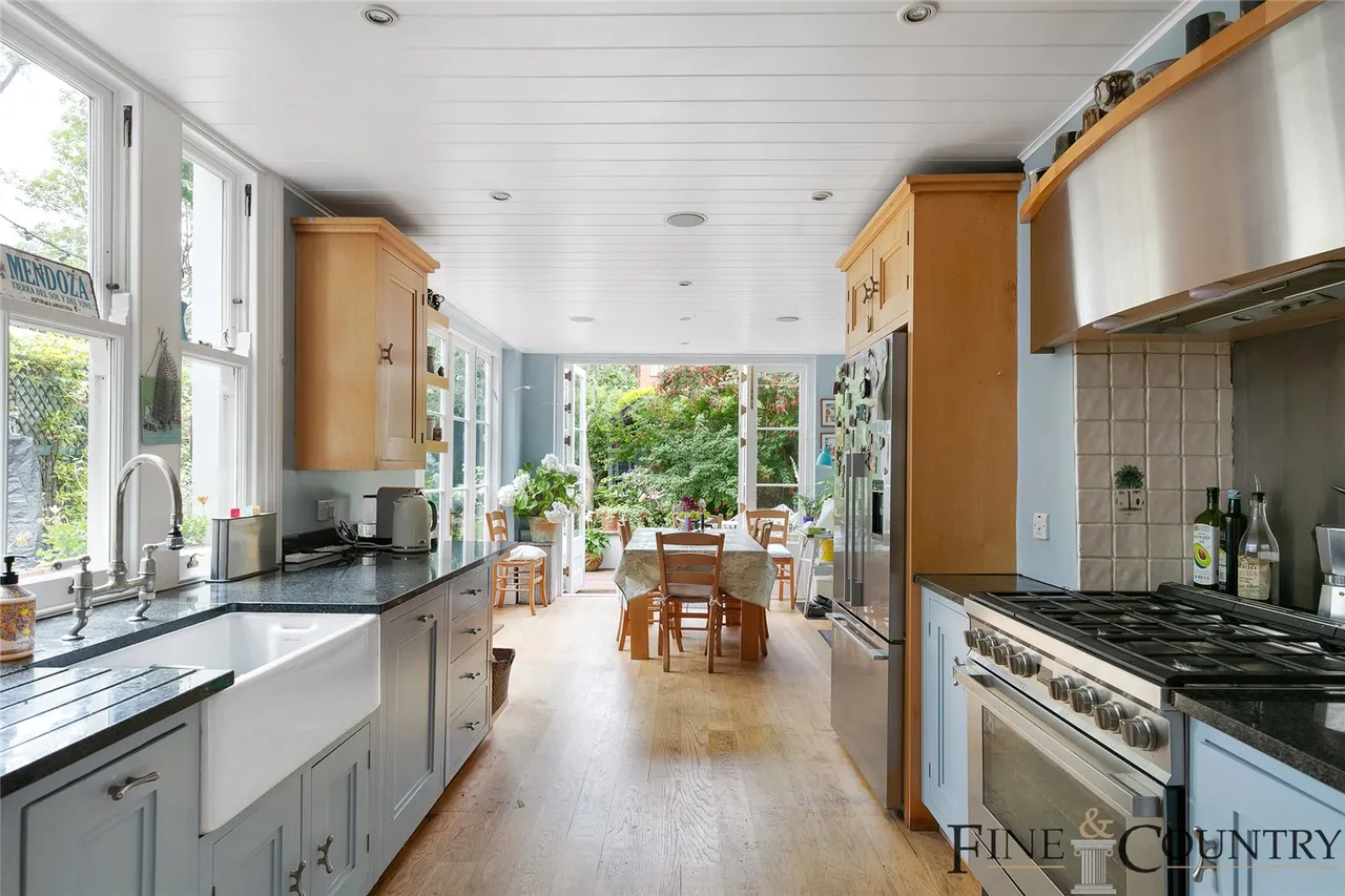 Lyncroft Gardens, London, photo 12