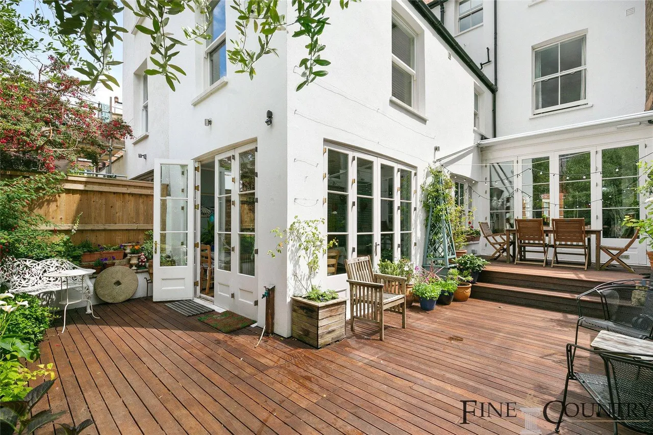 Lyncroft Gardens, London, photo 26