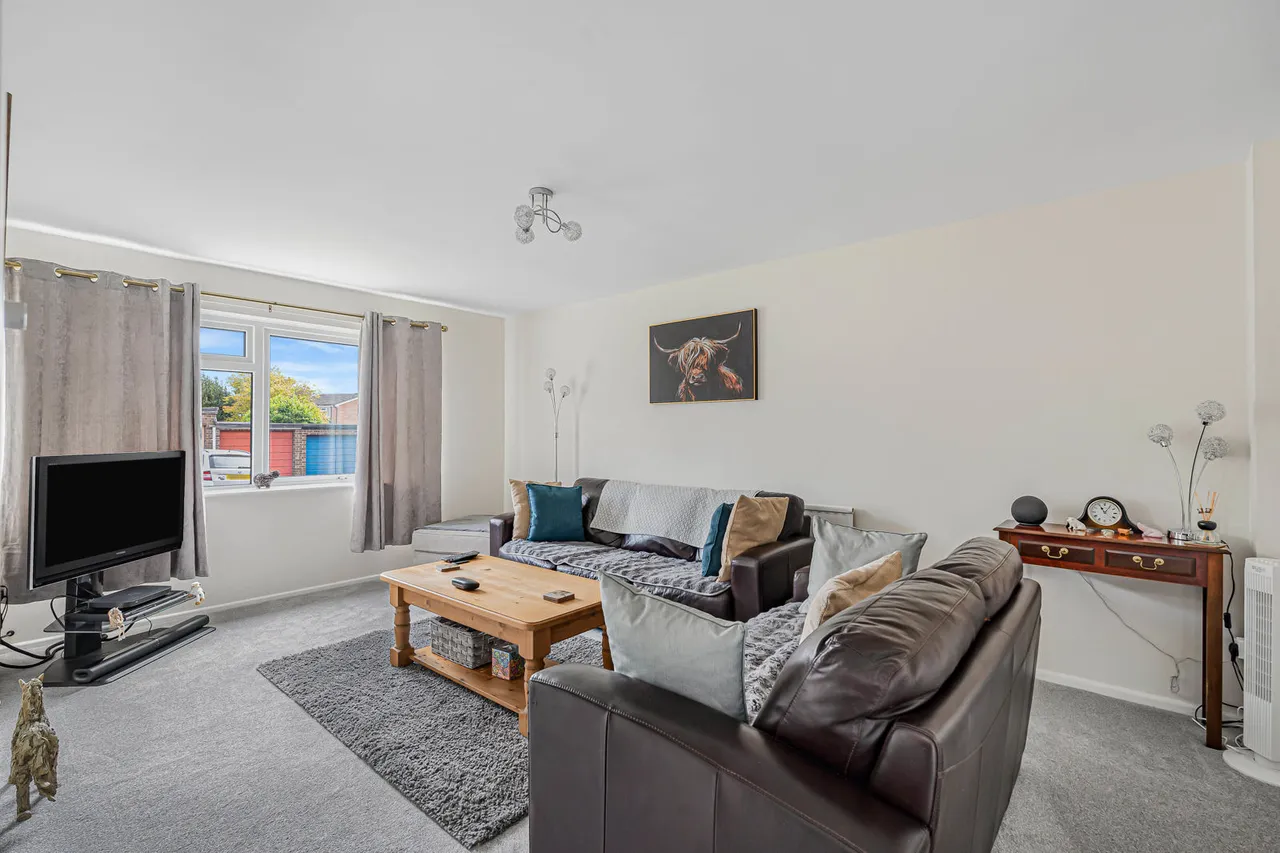 Heron Close, Alton, GU34, photo 2