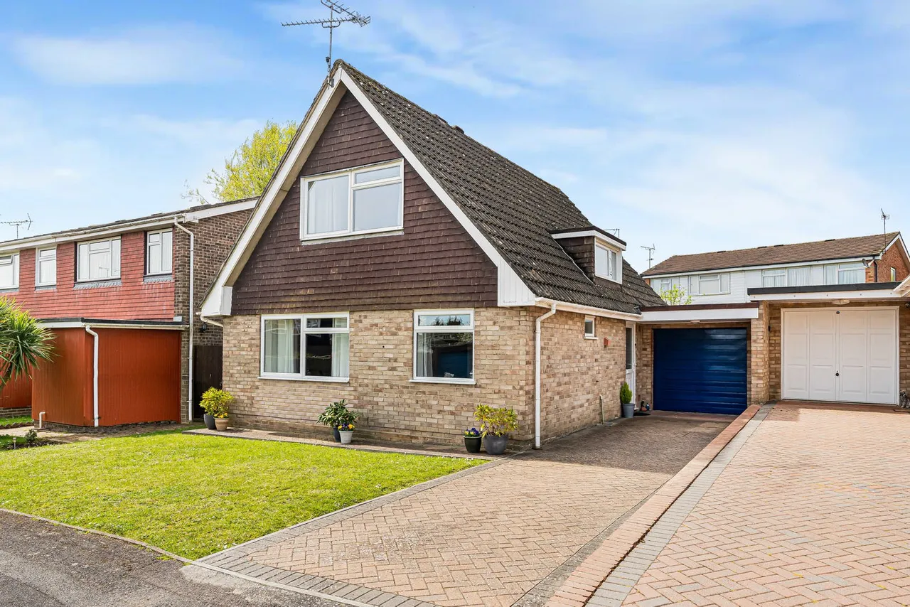 3 bed house for sale, Heron Close, Alton, GU34