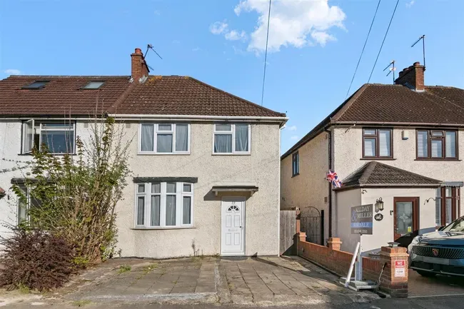 3 bed house for sale — York Avenue, Hayes