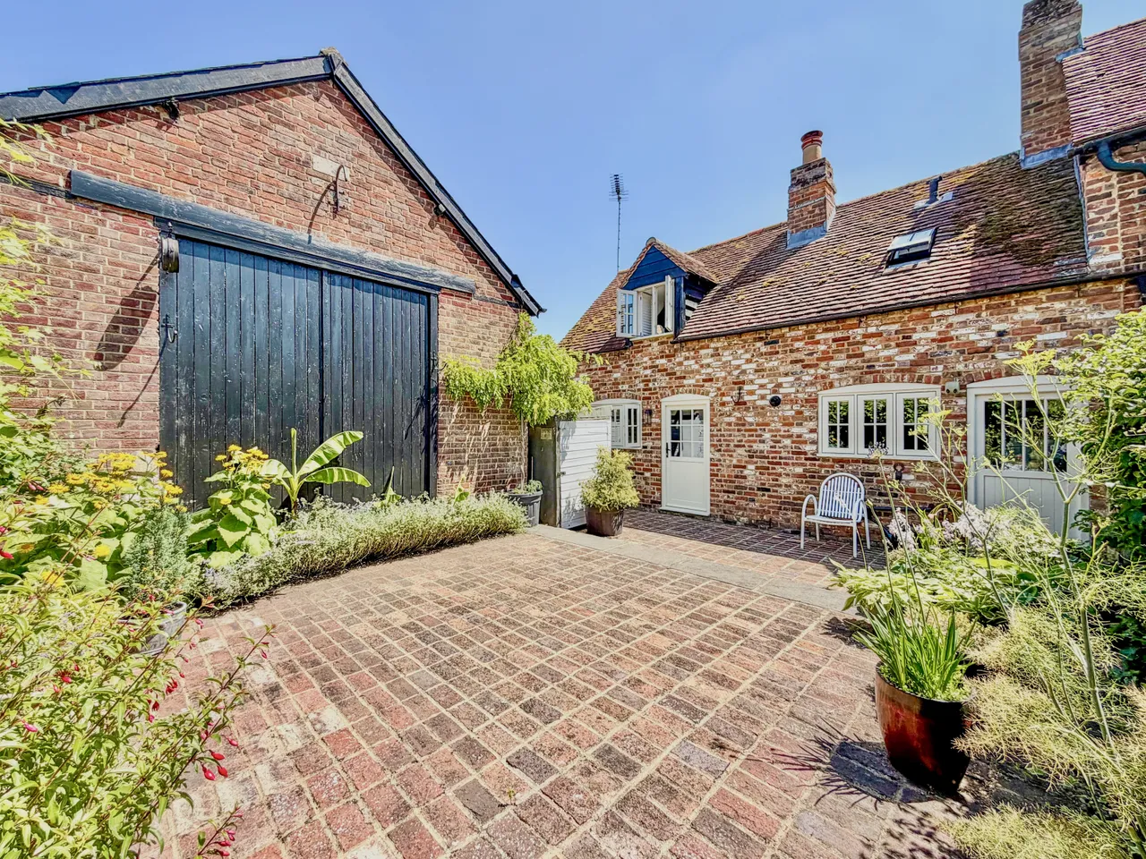 Tring Road, Long Marston, photo 21