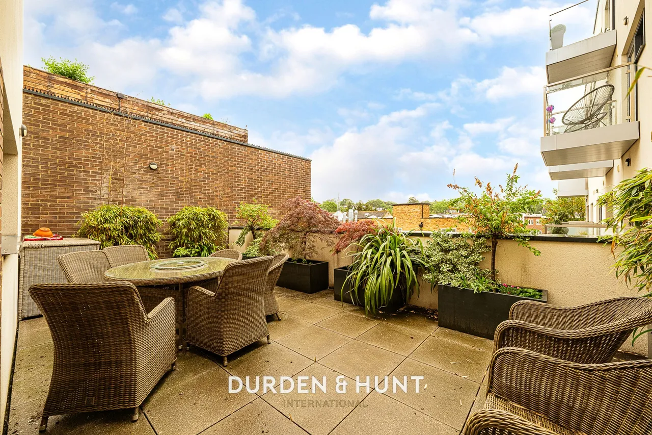 High Road, Loughton, IG10, photo 17