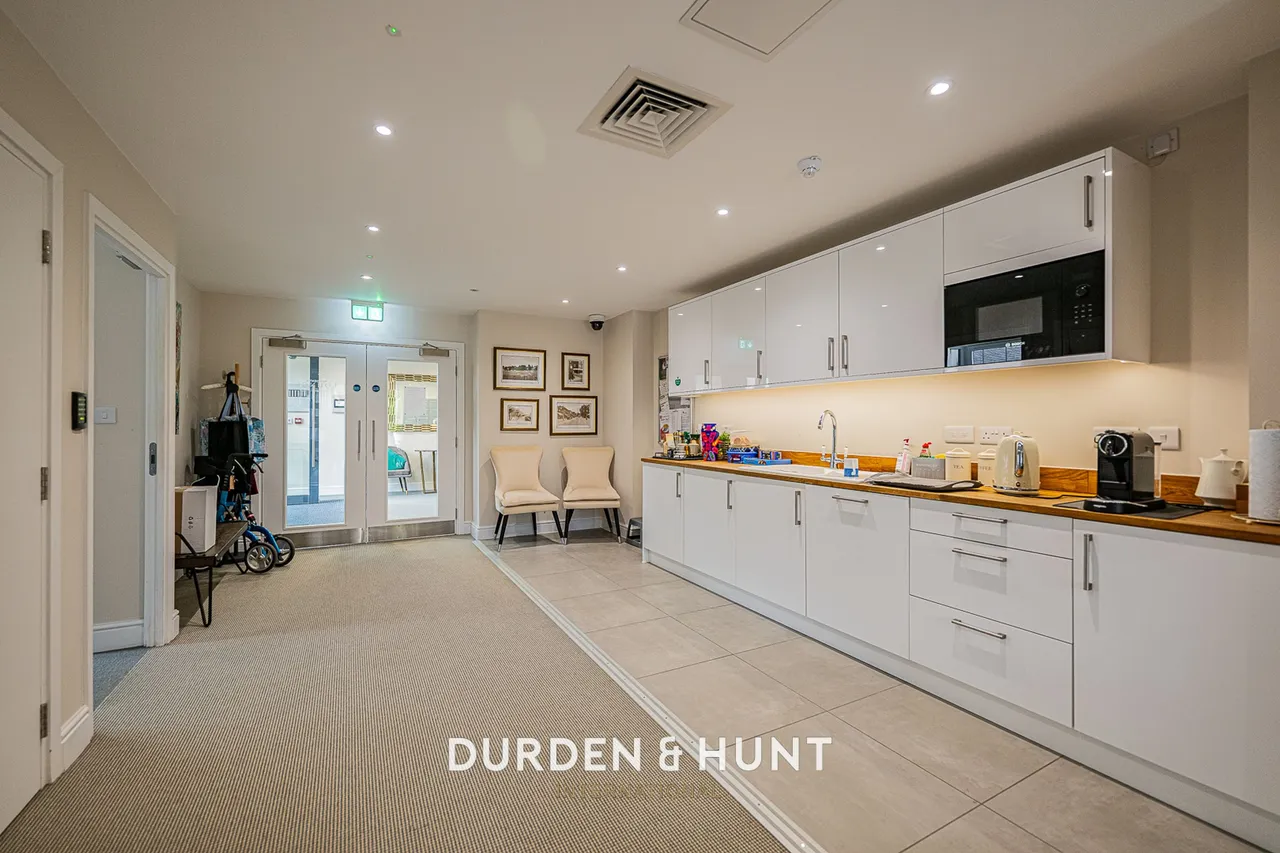 High Road, Loughton, IG10, photo 21