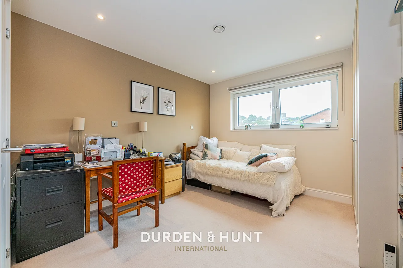 High Road, Loughton, IG10, photo 9