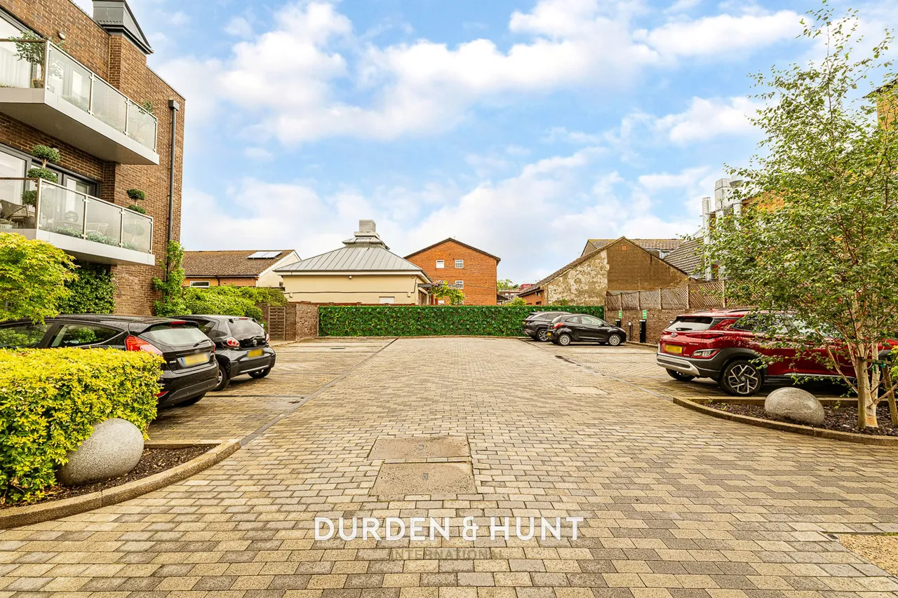High Road, Loughton, IG10, photo 24