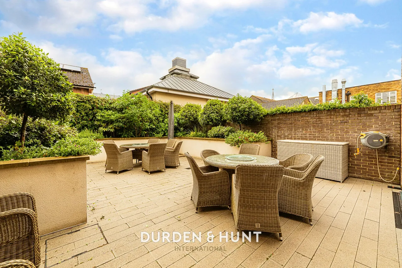 High Road, Loughton, IG10, photo 22