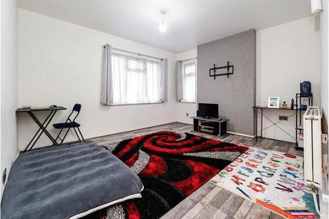 Whalebone Lane South, Dagenham, photo 8