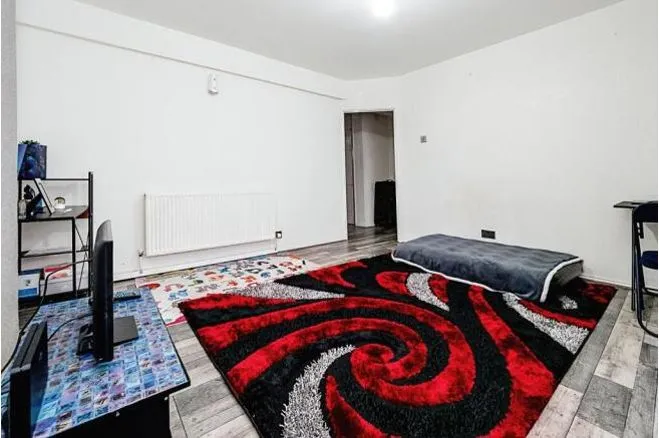 Whalebone Lane South, Dagenham, photo 3